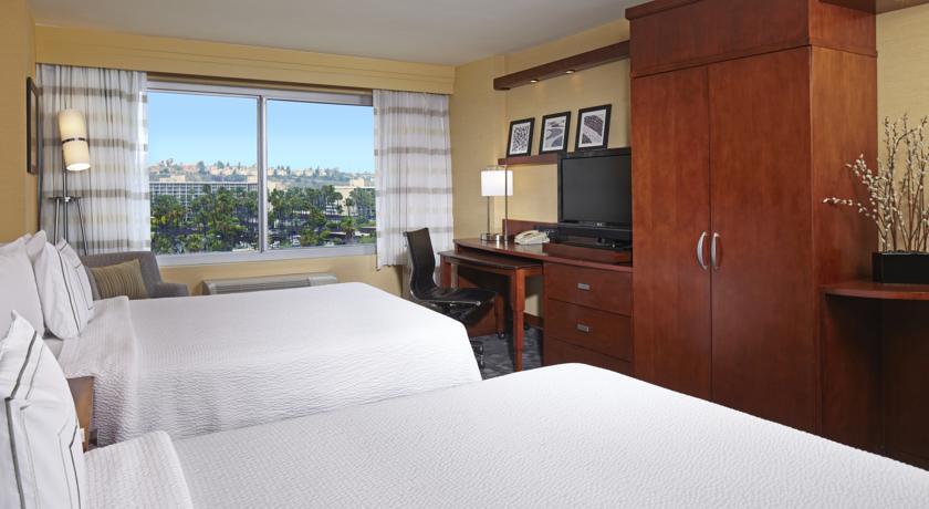 Courtyard By Marriott San Diego Mission Valley/Hotel Circle Екстериор снимка